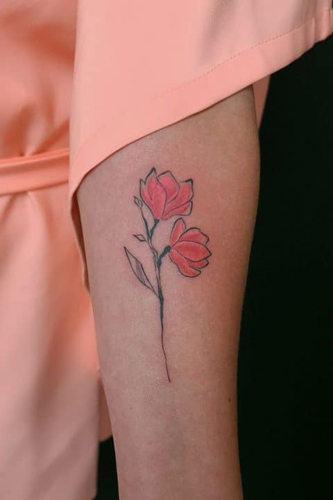 tatuaż czerwony kwiat