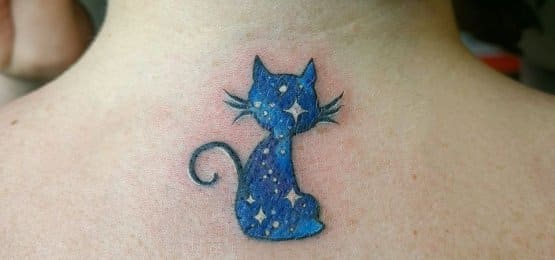 Tatuaż niebieski kot